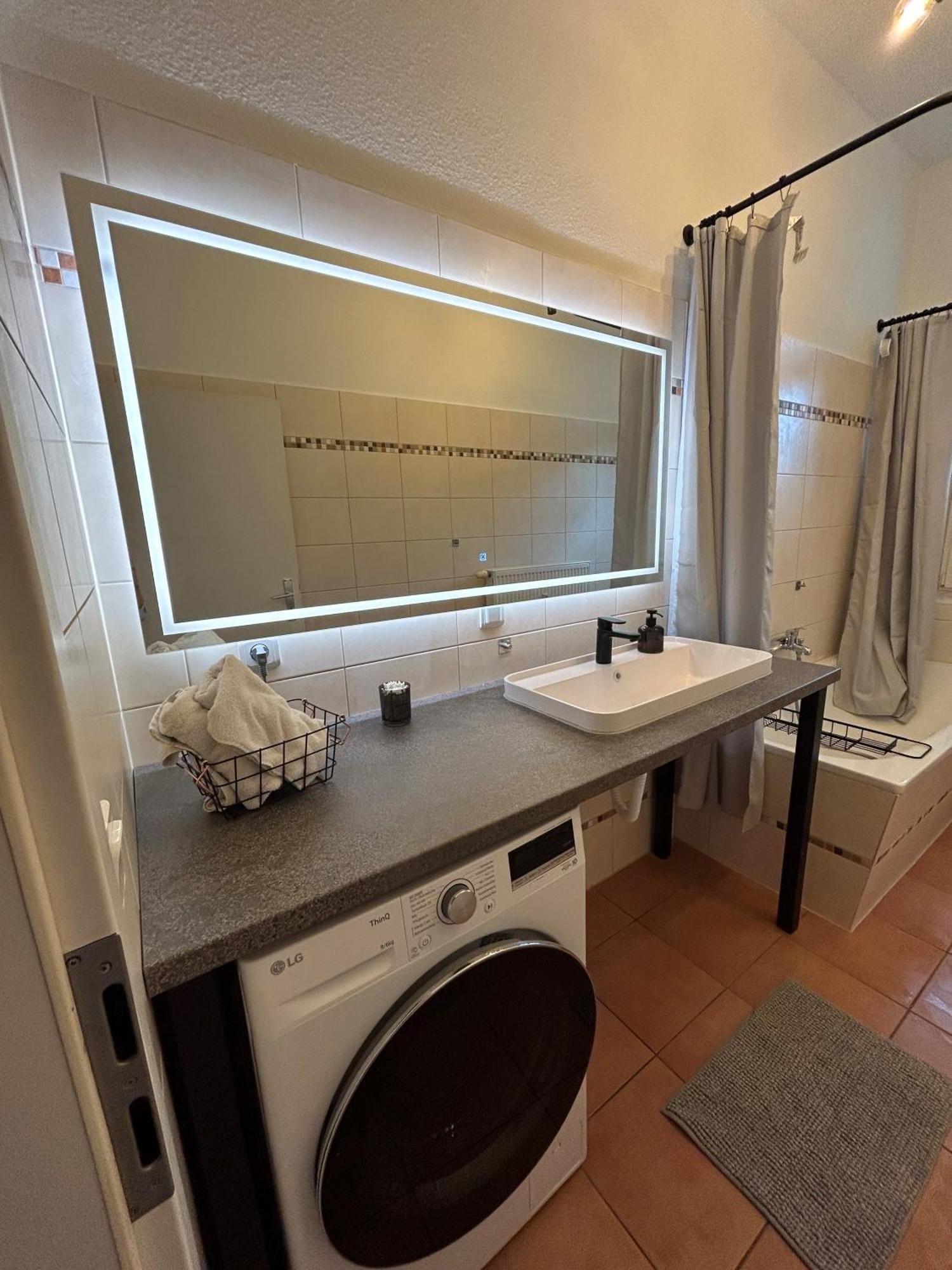Apartment Mintara Komfort Mit Grill -terrasse, Sky Und Parkplatz